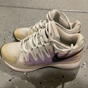Like new Nike tennis shoes